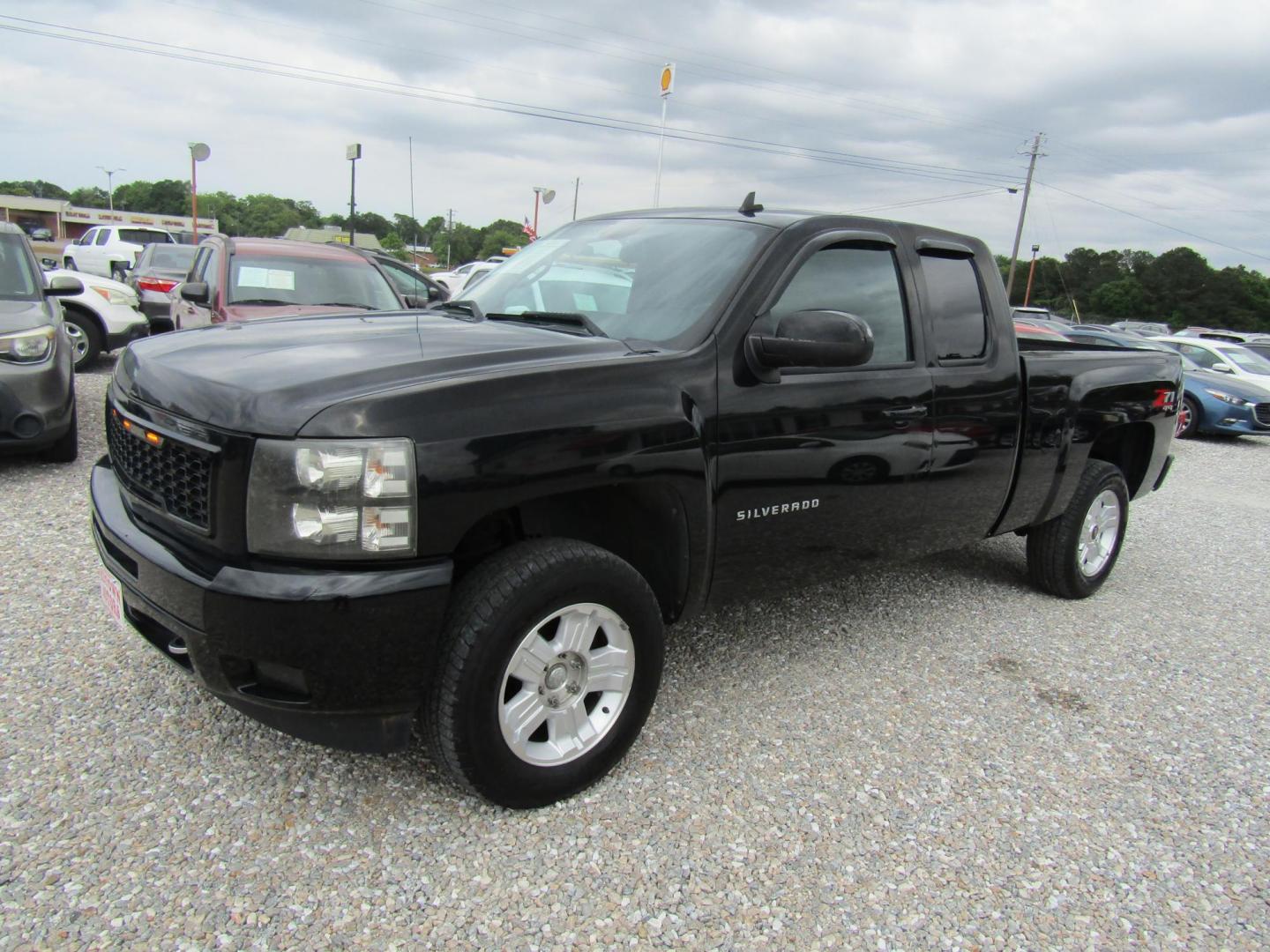2010 Black Chevrolet Silverado 1500 LT1 Extended Cab 4WD (1GCSKSE35AZ) with an 5.3L V8 OHV 16V FFV engine, Automatic transmission, located at 15016 S Hwy 231, Midland City, AL, 36350, (334) 983-3001, 31.306210, -85.495277 - Photo#2