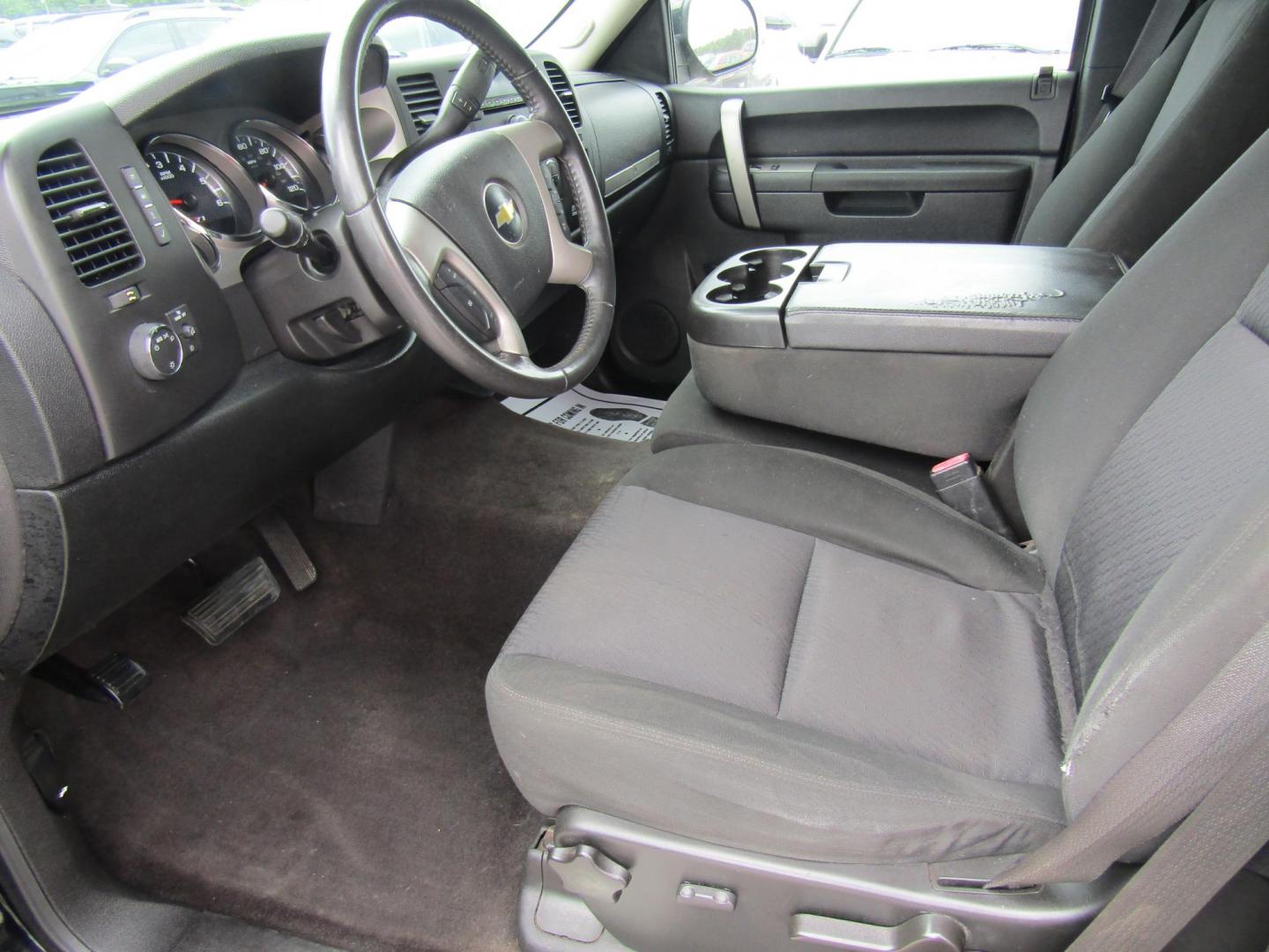 2010 Black Chevrolet Silverado 1500 LT1 Extended Cab 4WD (1GCSKSE35AZ) with an 5.3L V8 OHV 16V FFV engine, Automatic transmission, located at 15016 S Hwy 231, Midland City, AL, 36350, (334) 983-3001, 31.306210, -85.495277 - Photo#3