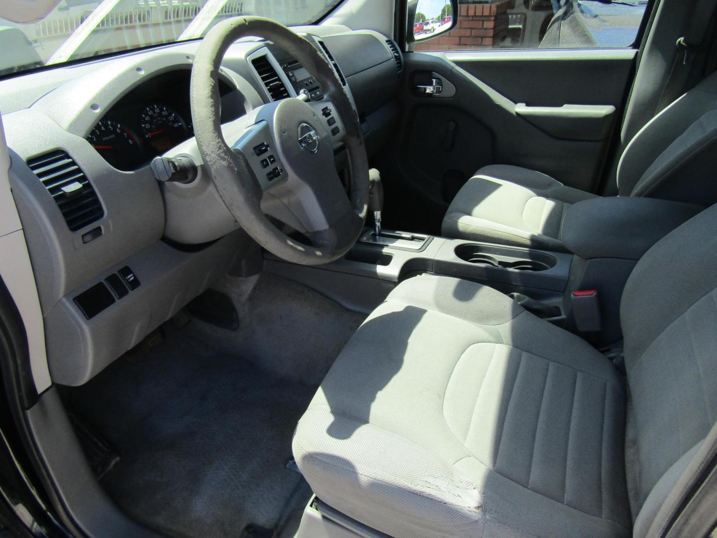 2016 Black Nissan Frontier SV King Cab I4 5MT 2WD (1N6BD0CT7GN) with an 2.5L L4 DOHC 16V engine, Automatic transmission, located at 15016 S Hwy 231, Midland City, AL, 36350, (334) 983-3001, 31.306210, -85.495277 - Photo#2