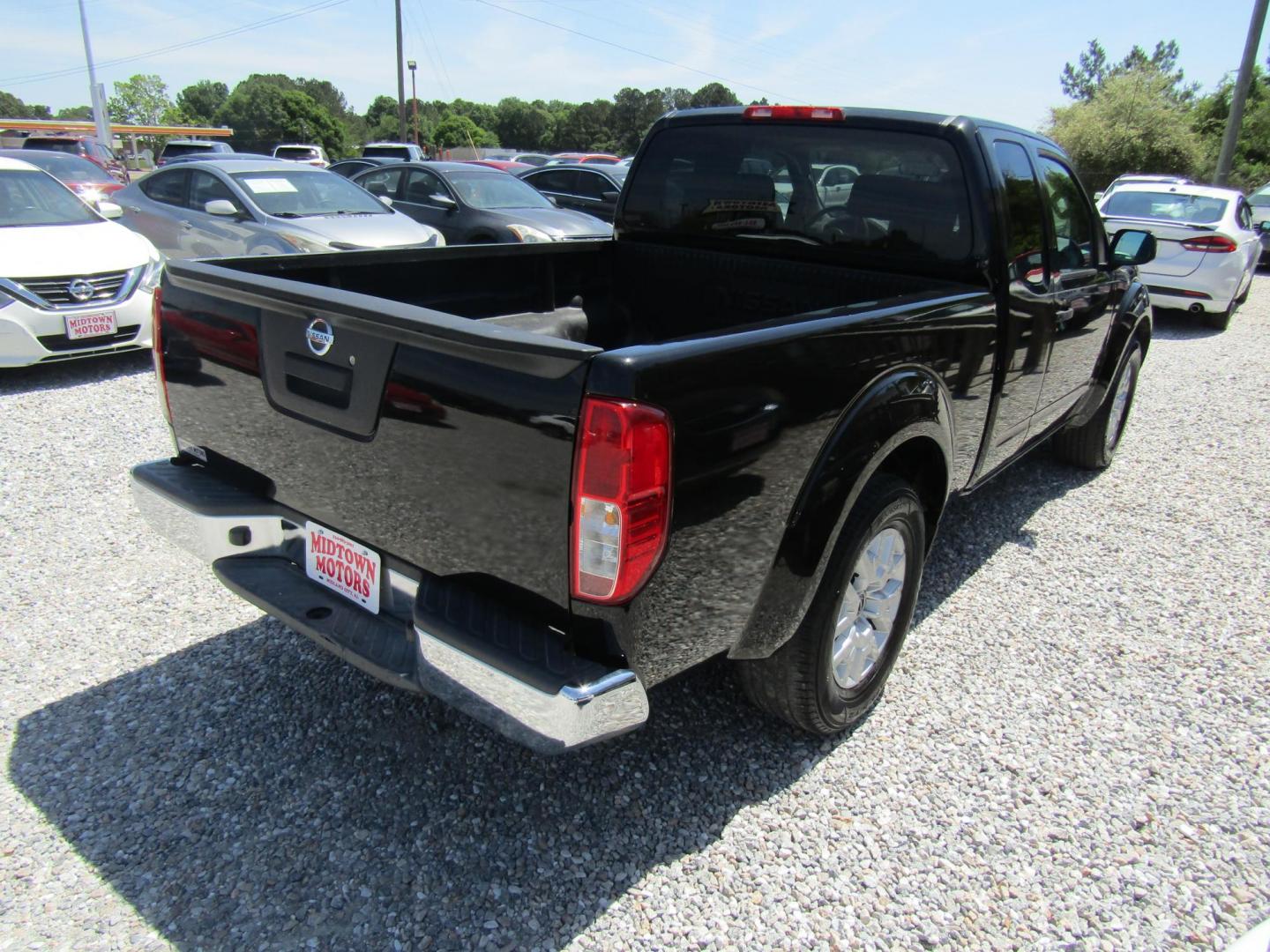 2016 Black Nissan Frontier SV King Cab I4 5MT 2WD (1N6BD0CT7GN) with an 2.5L L4 DOHC 16V engine, Automatic transmission, located at 15016 S Hwy 231, Midland City, AL, 36350, (334) 983-3001, 31.306210, -85.495277 - Photo#4
