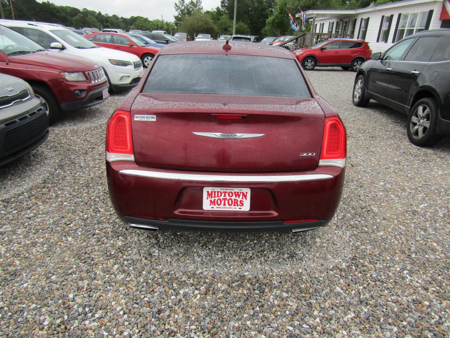 2015 Red Chrysler 300 Limited RWD (2C3CCAAG1FH) with an 3.6L V6 SOHC 24V engine, Automatic transmission, located at 15016 S Hwy 231, Midland City, AL, 36350, (334) 983-3001, 31.306210, -85.495277 - Photo#5
