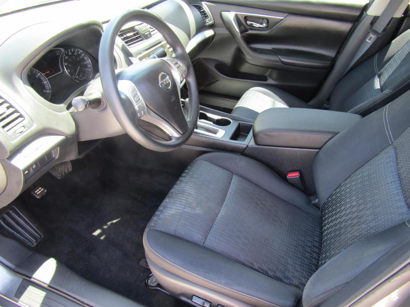 2016 Gray Nissan Altima 2.5 SL (1N4AL3AP0GC) with an 2.5L L4 DOHC 16V engine, Automatic transmission, located at 15016 S Hwy 231, Midland City, AL, 36350, (334) 983-3001, 31.306210, -85.495277 - Photo#2