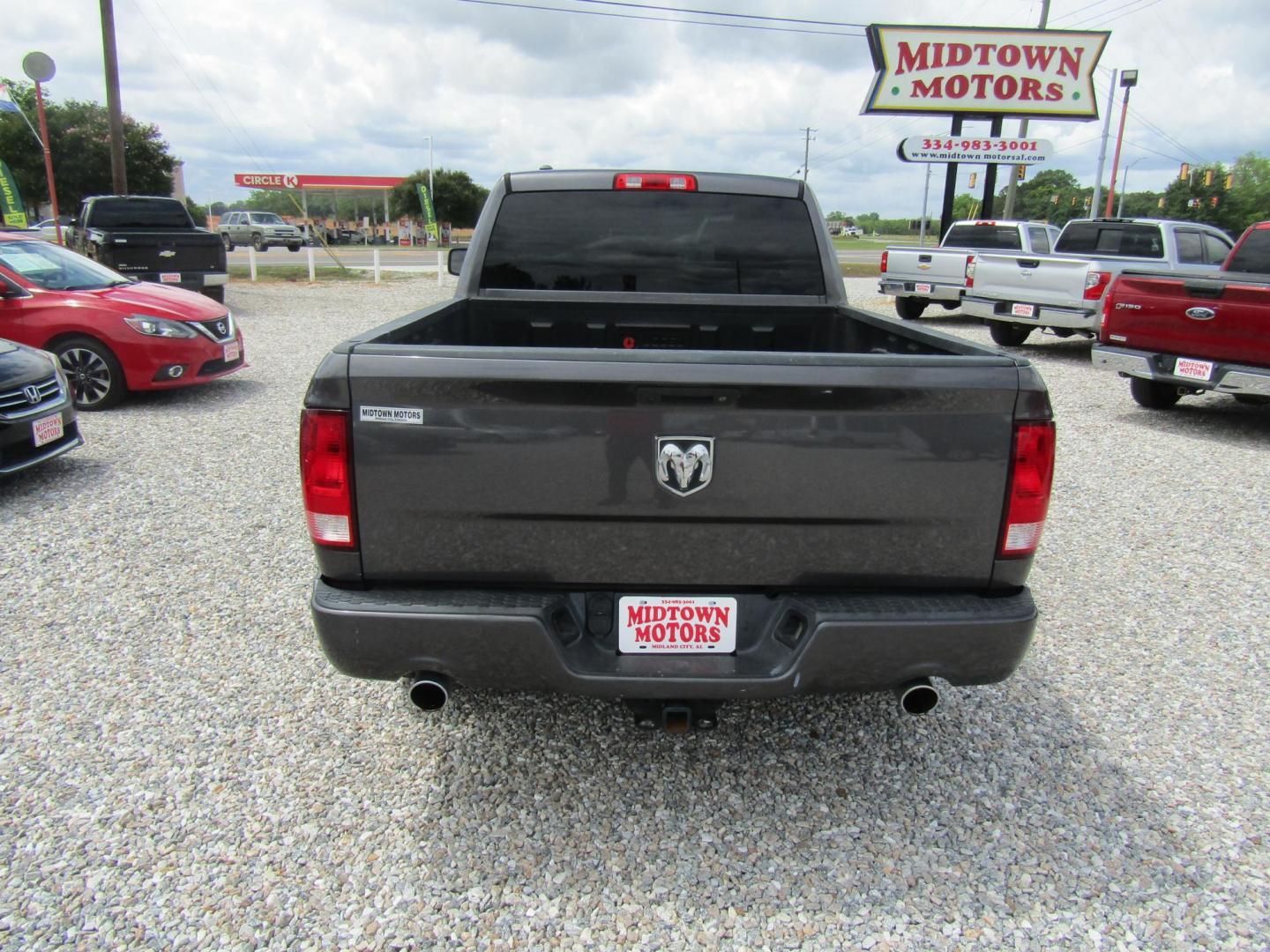 2017 Gray RAM 1500 Tradesman Quad Cab 2WD (1C6RR6FT1HS) with an 5.7L V8 OHV 16V engine, Automatic transmission, located at 15016 S Hwy 231, Midland City, AL, 36350, (334) 983-3001, 31.306210, -85.495277 - Photo#6
