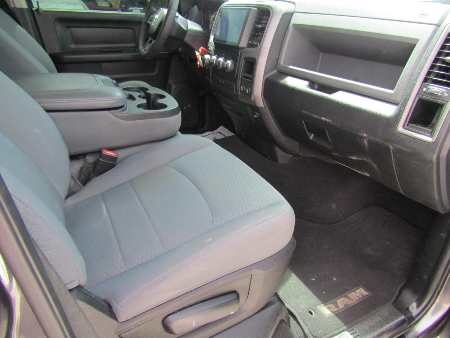 2017 Gray RAM 1500 Tradesman Quad Cab 2WD (1C6RR6FT1HS) with an 5.7L V8 OHV 16V engine, Automatic transmission, located at 15016 S Hwy 231, Midland City, AL, 36350, (334) 983-3001, 31.306210, -85.495277 - Photo#9