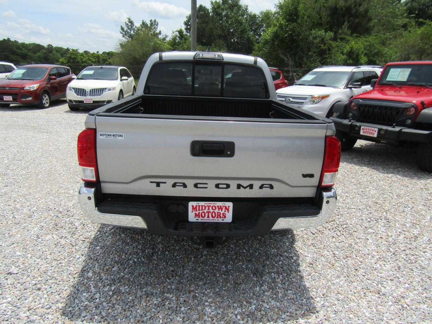 2017 Silver Toyota Tacoma SR5 Double Cab Long Bed V6 6AT 2WD (5TFAZ5CNXHX) with an 3.6L V6 DOHC 24V engine, Automatic transmission, located at 15016 S Hwy 231, Midland City, AL, 36350, (334) 983-3001, 31.306210, -85.495277 - Photo#6