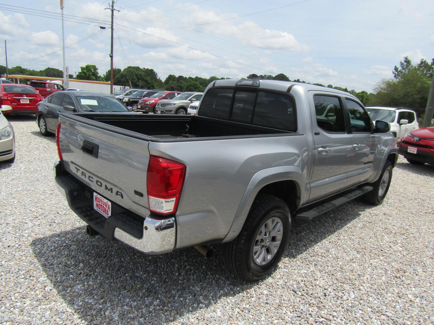 2017 Silver Toyota Tacoma SR5 Double Cab Long Bed V6 6AT 2WD (5TFAZ5CNXHX) with an 3.6L V6 DOHC 24V engine, Automatic transmission, located at 15016 S Hwy 231, Midland City, AL, 36350, (334) 983-3001, 31.306210, -85.495277 - Photo#7