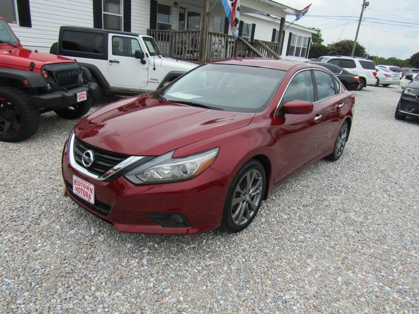 2018 Red Nissan Altima 2.5 (1N4AL3AP1JC) with an 2.5L L4 DOHC 16V engine, Automatic transmission, located at 15016 S Hwy 231, Midland City, AL, 36350, (334) 983-3001, 31.306210, -85.495277 - Photo#2