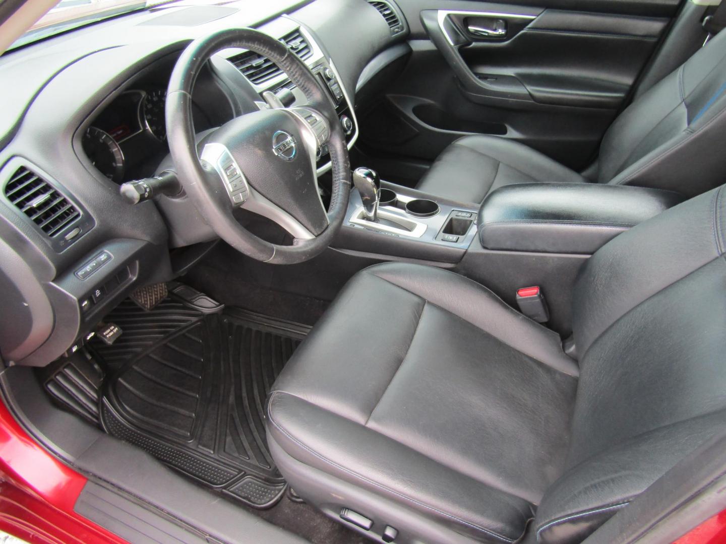 2018 Red Nissan Altima 2.5 (1N4AL3AP1JC) with an 2.5L L4 DOHC 16V engine, Automatic transmission, located at 15016 S Hwy 231, Midland City, AL, 36350, (334) 983-3001, 31.306210, -85.495277 - Photo#3