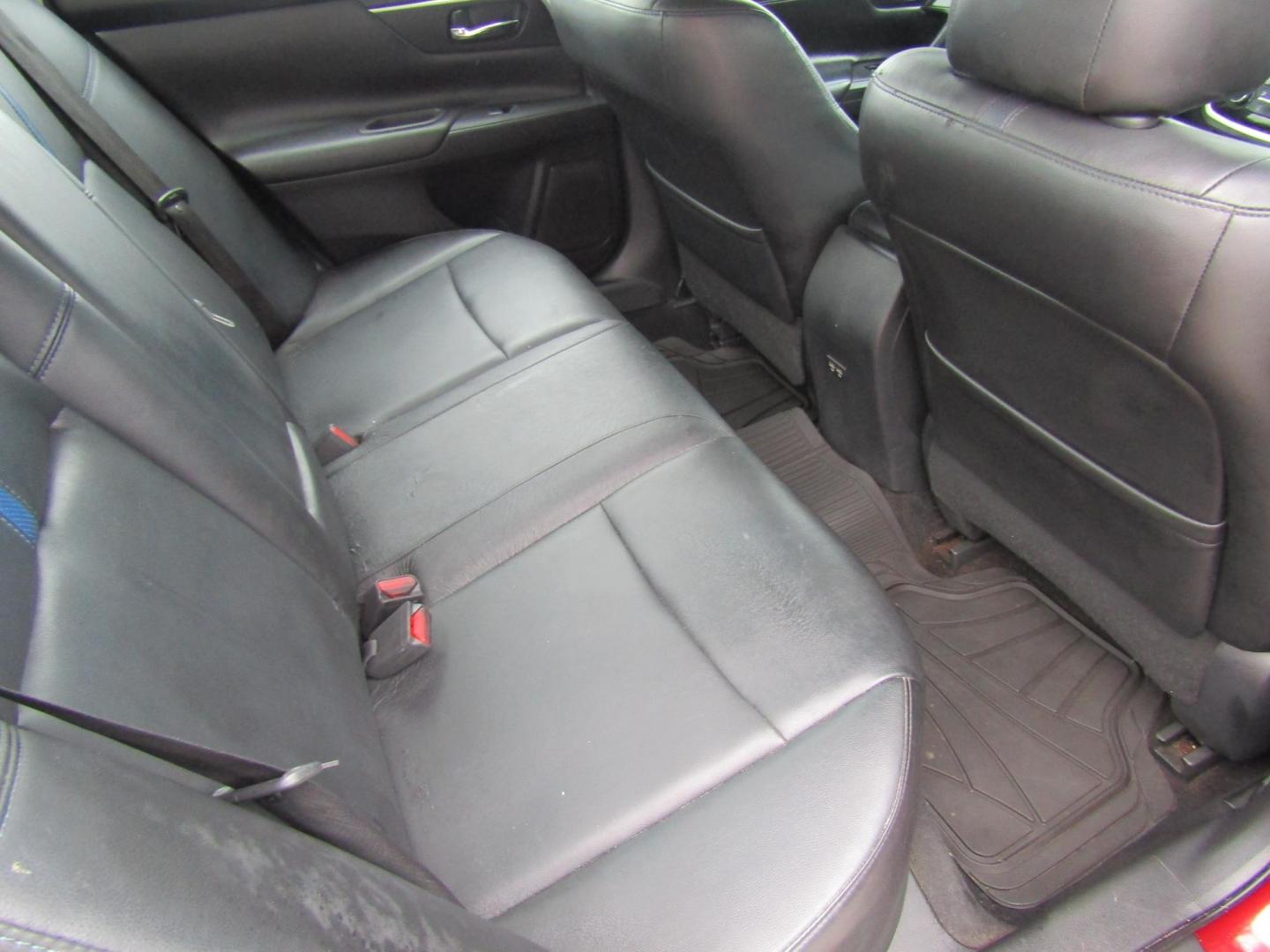 2018 Red Nissan Altima 2.5 (1N4AL3AP1JC) with an 2.5L L4 DOHC 16V engine, Automatic transmission, located at 15016 S Hwy 231, Midland City, AL, 36350, (334) 983-3001, 31.306210, -85.495277 - Photo#8