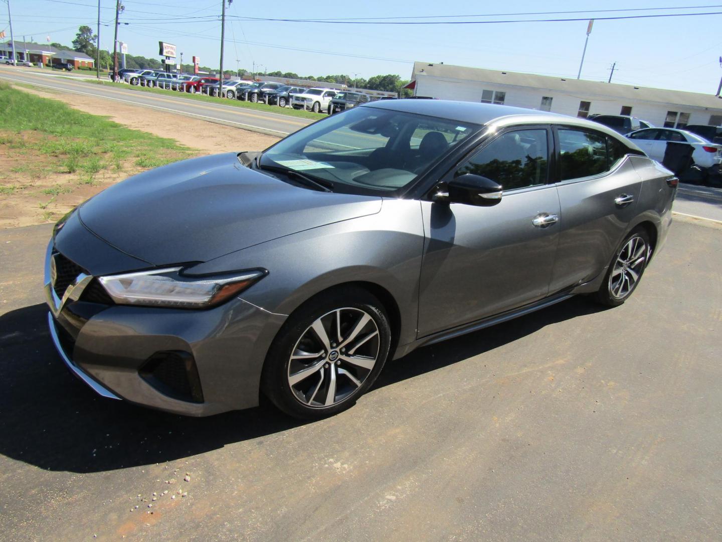 2020 Gray Nissan Maxima 3.5 SV (1N4AA6CV9LC) with an 3.5L V6 DOHC 24V engine, Automatic transmission, located at 15016 S Hwy 231, Midland City, AL, 36350, (334) 983-3001, 31.306210, -85.495277 - Photo#2