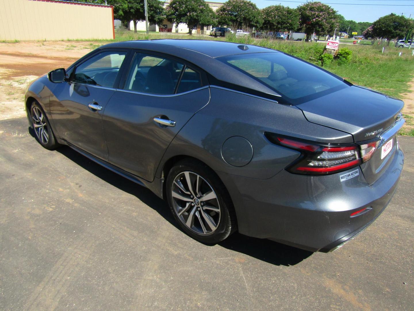 2020 Gray Nissan Maxima 3.5 SV (1N4AA6CV9LC) with an 3.5L V6 DOHC 24V engine, Automatic transmission, located at 15016 S Hwy 231, Midland City, AL, 36350, (334) 983-3001, 31.306210, -85.495277 - Photo#5