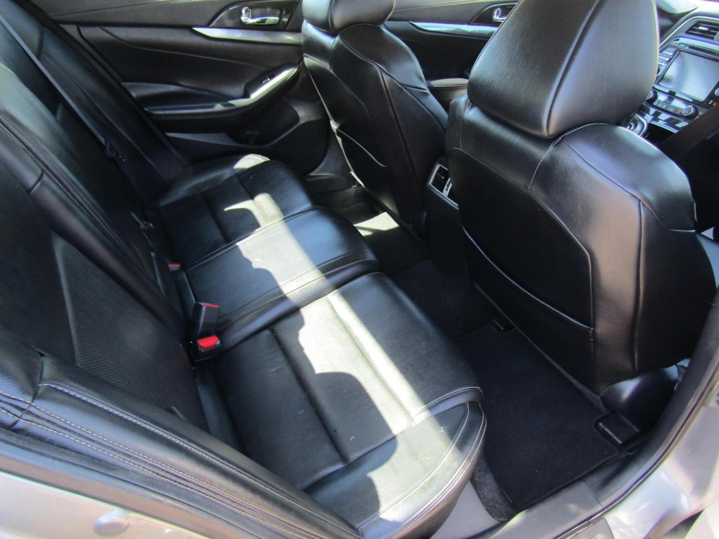 2020 Gray Nissan Maxima 3.5 SV (1N4AA6CV9LC) with an 3.5L V6 DOHC 24V engine, Automatic transmission, located at 15016 S Hwy 231, Midland City, AL, 36350, (334) 983-3001, 31.306210, -85.495277 - Photo#8