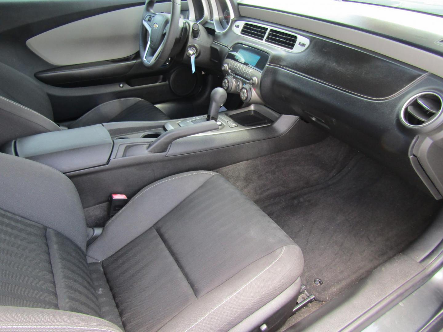 2014 Gray Chevrolet Camaro 2LS Coupe (2G1FA1E32E9) with an 3.6L V6 DOHC 24V FFV engine, Automatic transmission, located at 15016 S Hwy 231, Midland City, AL, 36350, (334) 983-3001, 31.306210, -85.495277 - Photo#7