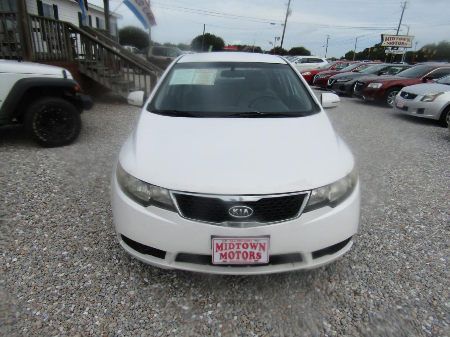 2011 White Kia Forte EX (KNAFU4A27B5) with an 2.0L L4 DOHC 16V engine, Automatic transmission, located at 15016 S Hwy 231, Midland City, AL, 36350, (334) 983-3001, 31.306210, -85.495277 - Photo#1