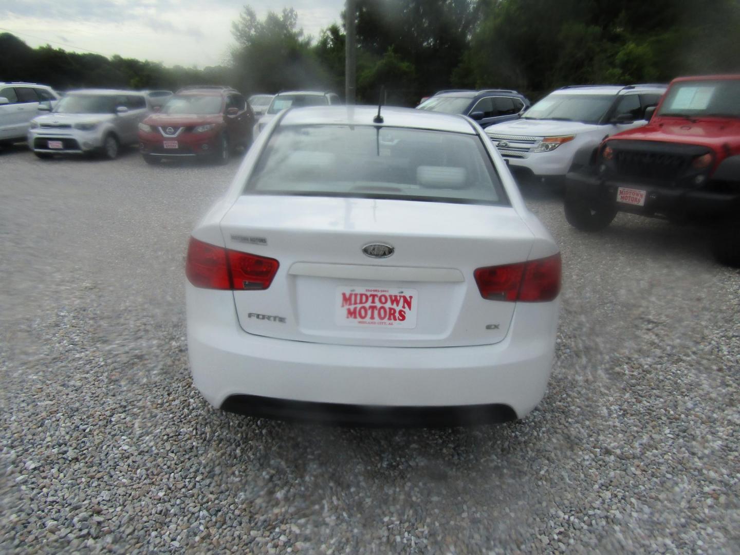 2011 White Kia Forte EX (KNAFU4A27B5) with an 2.0L L4 DOHC 16V engine, Automatic transmission, located at 15016 S Hwy 231, Midland City, AL, 36350, (334) 983-3001, 31.306210, -85.495277 - Photo#6