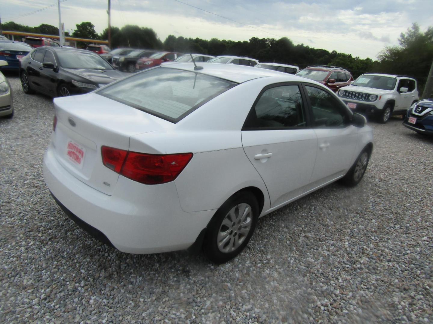 2011 White Kia Forte EX (KNAFU4A27B5) with an 2.0L L4 DOHC 16V engine, Automatic transmission, located at 15016 S Hwy 231, Midland City, AL, 36350, (334) 983-3001, 31.306210, -85.495277 - Photo#7