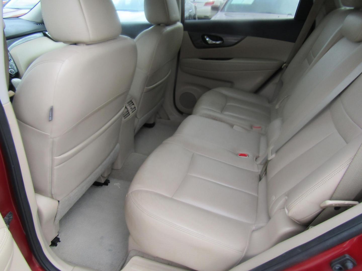 2014 Red Nissan Rogue S 2WD (5N1AT2MT8EC) with an 2.5L L4 DOHC 16V engine, Automatic transmission, located at 15016 S Hwy 231, Midland City, AL, 36350, (334) 983-3001, 31.306210, -85.495277 - Photo#3