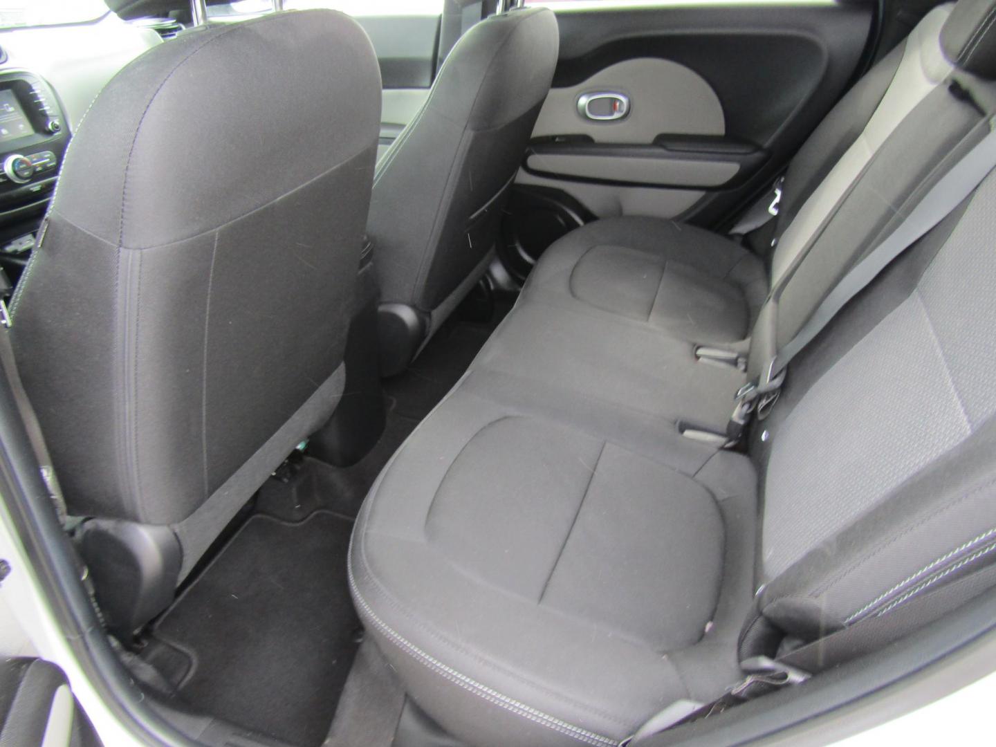 2018 Silver Kia Soul + (KNDJP3A53J7) with an 2.0L L4 DOHC 16V engine, Automatic transmission, located at 15016 S Hwy 231, Midland City, AL, 36350, (334) 983-3001, 31.306210, -85.495277 - Photo#4