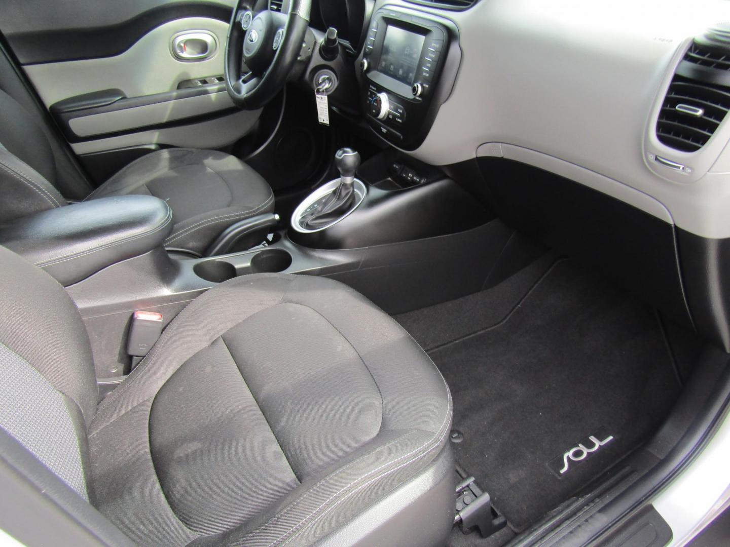 2018 Silver Kia Soul + (KNDJP3A53J7) with an 2.0L L4 DOHC 16V engine, Automatic transmission, located at 15016 S Hwy 231, Midland City, AL, 36350, (334) 983-3001, 31.306210, -85.495277 - Photo#9