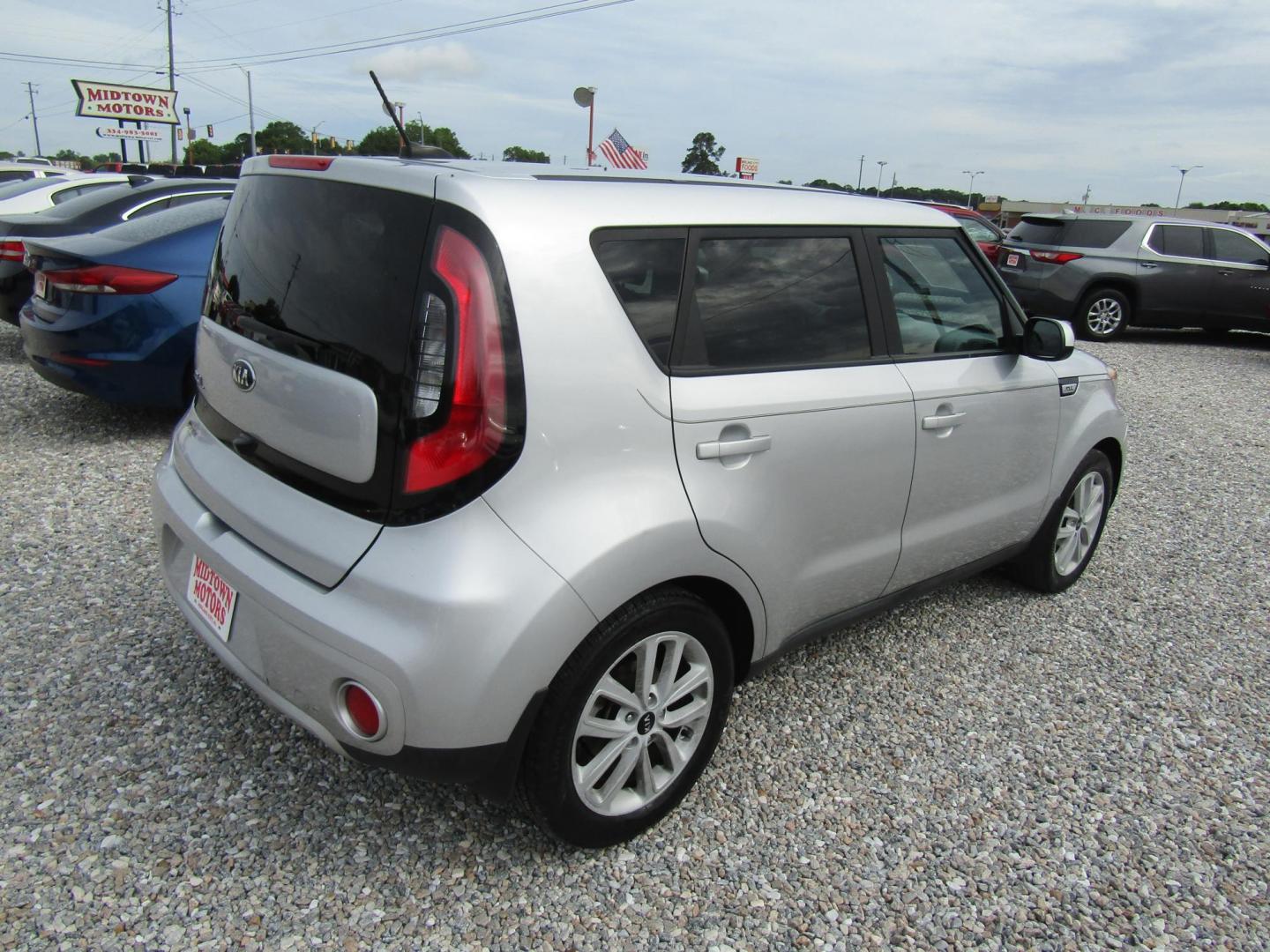 2018 Silver Kia Soul + (KNDJP3A53J7) with an 2.0L L4 DOHC 16V engine, Automatic transmission, located at 15016 S Hwy 231, Midland City, AL, 36350, (334) 983-3001, 31.306210, -85.495277 - Photo#7