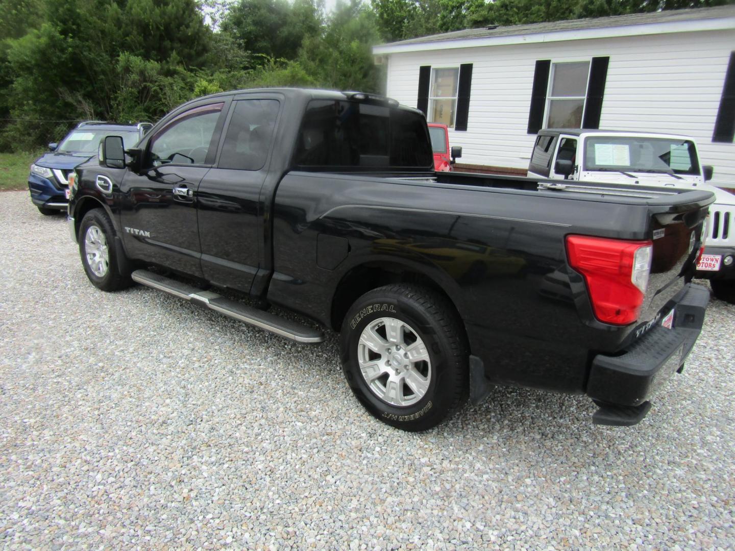 2017 Black Nissan Titan S King Cab 2WD (1N6AA1C62HN) with an 5.6L V8 DOHC 32V engine, Automatic transmission, located at 15016 S Hwy 231, Midland City, AL, 36350, (334) 983-3001, 31.306210, -85.495277 - Photo#5