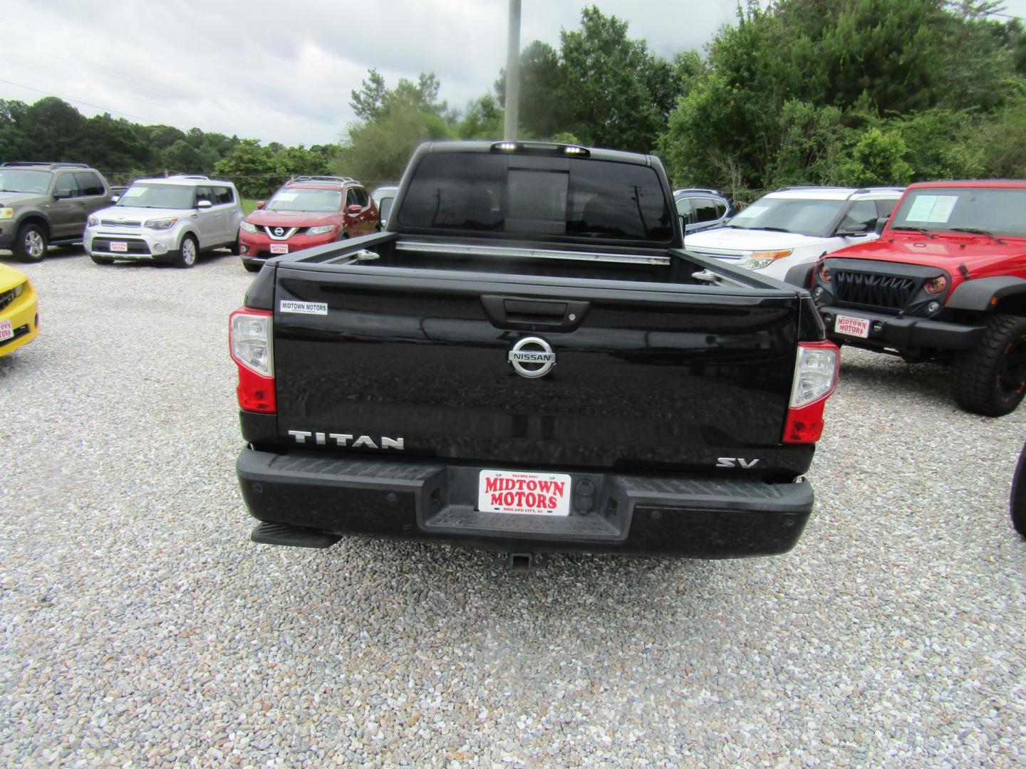 2017 Black Nissan Titan S King Cab 2WD (1N6AA1C62HN) with an 5.6L V8 DOHC 32V engine, Automatic transmission, located at 15016 S Hwy 231, Midland City, AL, 36350, (334) 983-3001, 31.306210, -85.495277 - Photo#6