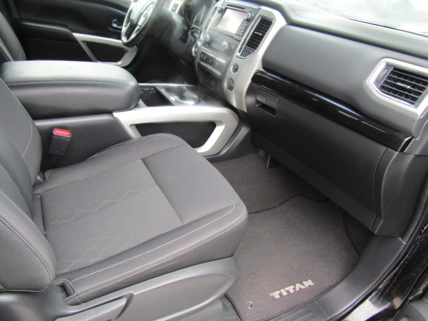 2017 Black Nissan Titan S King Cab 2WD (1N6AA1C62HN) with an 5.6L V8 DOHC 32V engine, Automatic transmission, located at 15016 S Hwy 231, Midland City, AL, 36350, (334) 983-3001, 31.306210, -85.495277 - Photo#7
