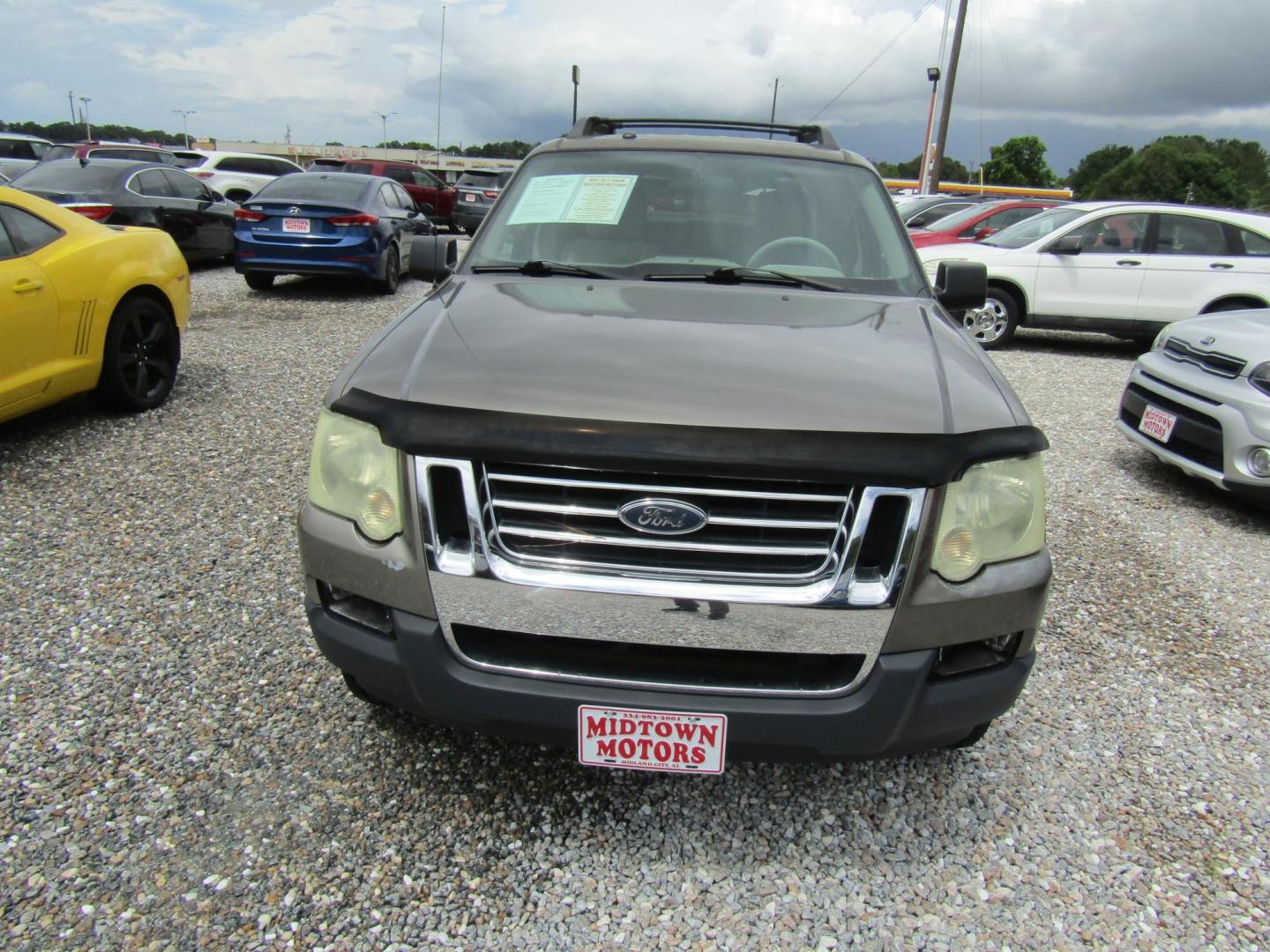 2007 Gray Ford Explorer Sport Trac XLT 4.6L 2WD (1FMEU31897U) with an 4.6L V8 SOHC 24V engine, Automatic transmission, located at 15016 S Hwy 231, Midland City, AL, 36350, (334) 983-3001, 31.306210, -85.495277 - Photo#1