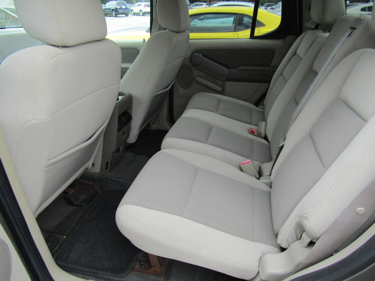 2007 Gray Ford Explorer Sport Trac XLT 4.6L 2WD (1FMEU31897U) with an 4.6L V8 SOHC 24V engine, Automatic transmission, located at 15016 S Hwy 231, Midland City, AL, 36350, (334) 983-3001, 31.306210, -85.495277 - Photo#4