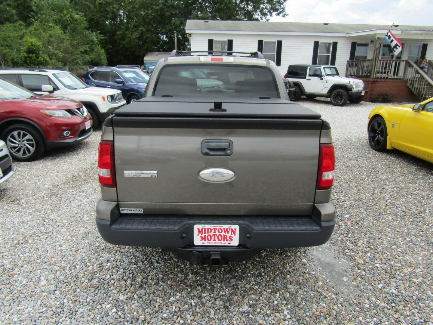 2007 Gray Ford Explorer Sport Trac XLT 4.6L 2WD (1FMEU31897U) with an 4.6L V8 SOHC 24V engine, Automatic transmission, located at 15016 S Hwy 231, Midland City, AL, 36350, (334) 983-3001, 31.306210, -85.495277 - Photo#6