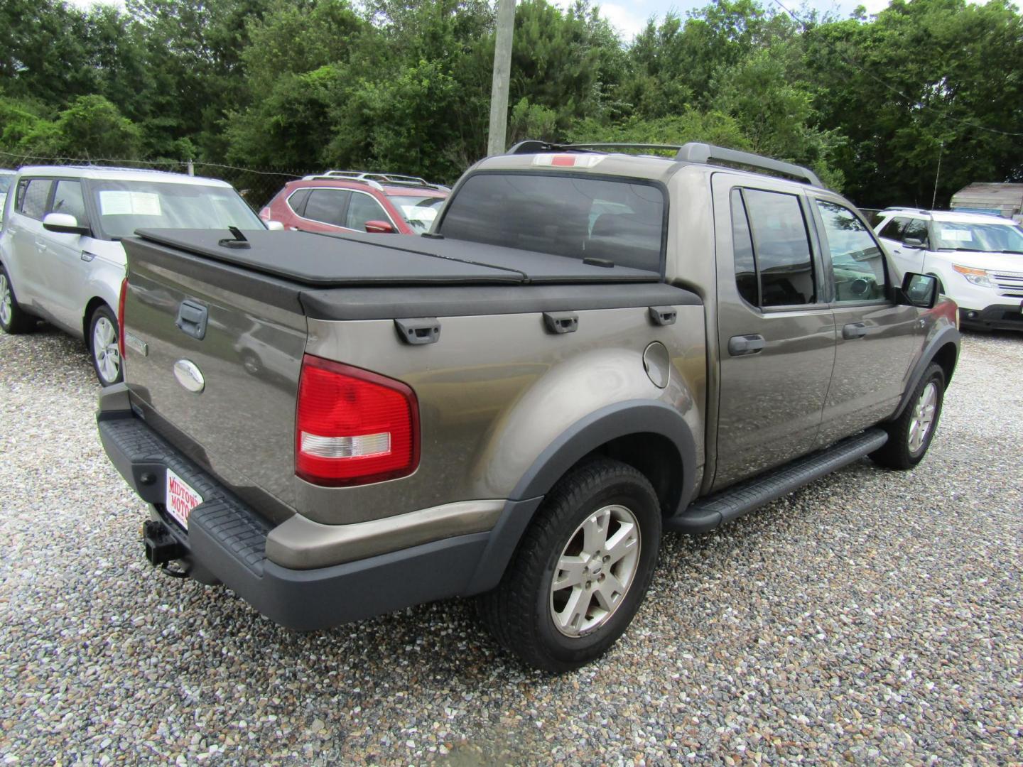 2007 Gray Ford Explorer Sport Trac XLT 4.6L 2WD (1FMEU31897U) with an 4.6L V8 SOHC 24V engine, Automatic transmission, located at 15016 S Hwy 231, Midland City, AL, 36350, (334) 983-3001, 31.306210, -85.495277 - Photo#7