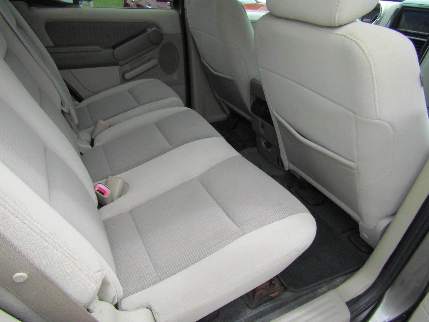 2007 Gray Ford Explorer Sport Trac XLT 4.6L 2WD (1FMEU31897U) with an 4.6L V8 SOHC 24V engine, Automatic transmission, located at 15016 S Hwy 231, Midland City, AL, 36350, (334) 983-3001, 31.306210, -85.495277 - Photo#8