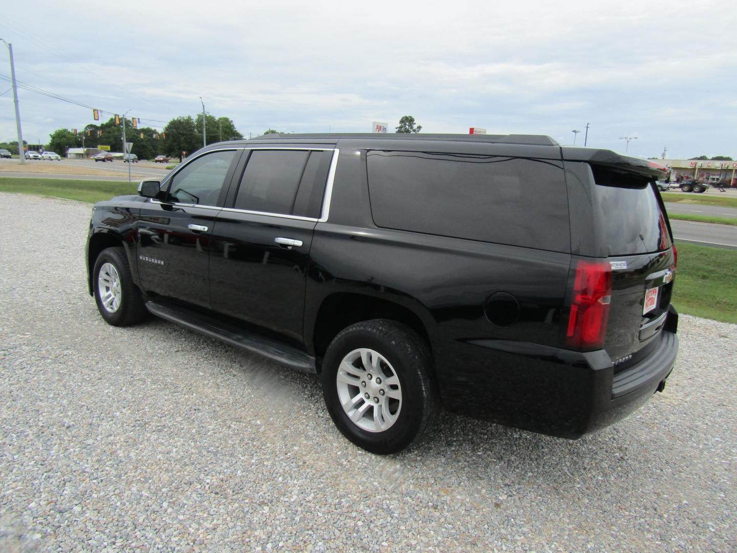 2018 Black Chevrolet Suburban LS 2WD (1GNSCGKC6JR) with an 5.3L V8 OHV 16V engine, Automatic transmission, located at 15016 S Hwy 231, Midland City, AL, 36350, (334) 983-3001, 31.306210, -85.495277 - Photo#5