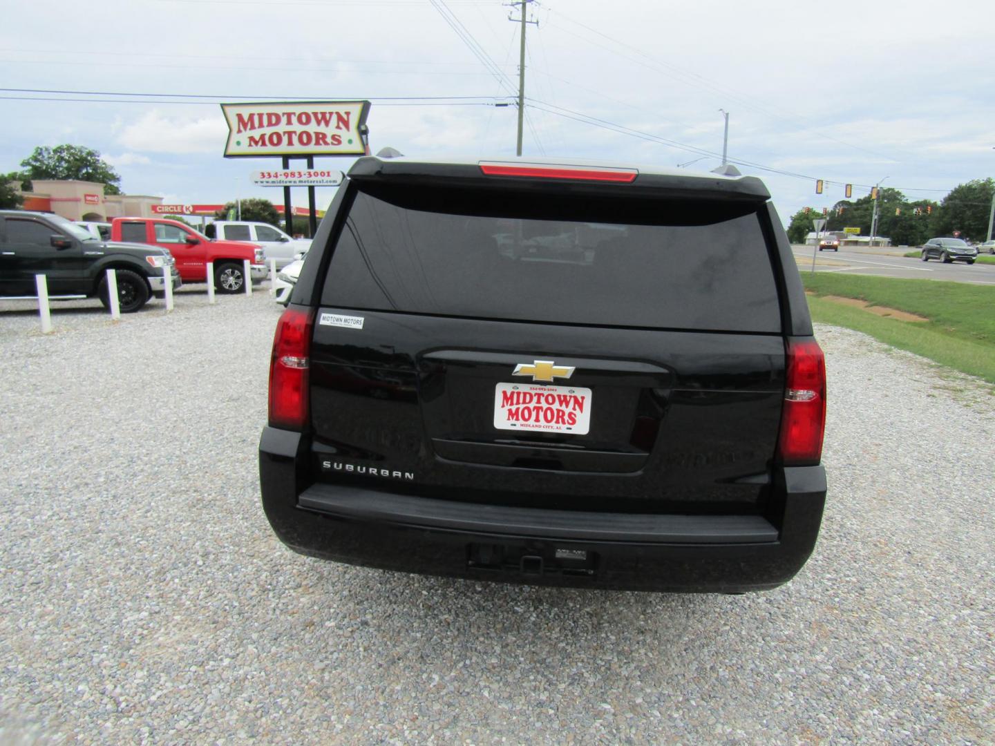 2018 Black Chevrolet Suburban LS 2WD (1GNSCGKC6JR) with an 5.3L V8 OHV 16V engine, Automatic transmission, located at 15016 S Hwy 231, Midland City, AL, 36350, (334) 983-3001, 31.306210, -85.495277 - Photo#6