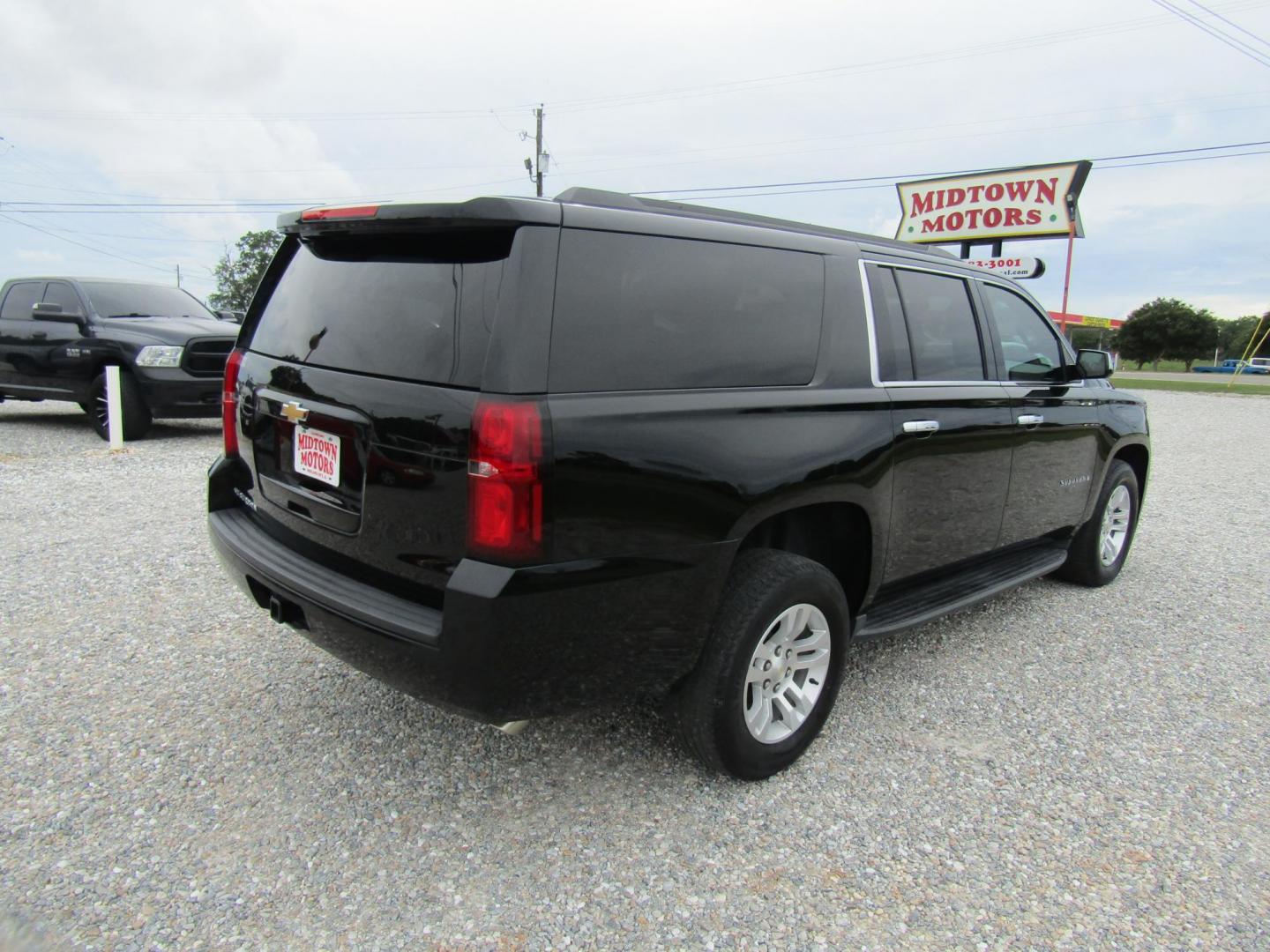 2018 Black Chevrolet Suburban LS 2WD (1GNSCGKC6JR) with an 5.3L V8 OHV 16V engine, Automatic transmission, located at 15016 S Hwy 231, Midland City, AL, 36350, (334) 983-3001, 31.306210, -85.495277 - Photo#7