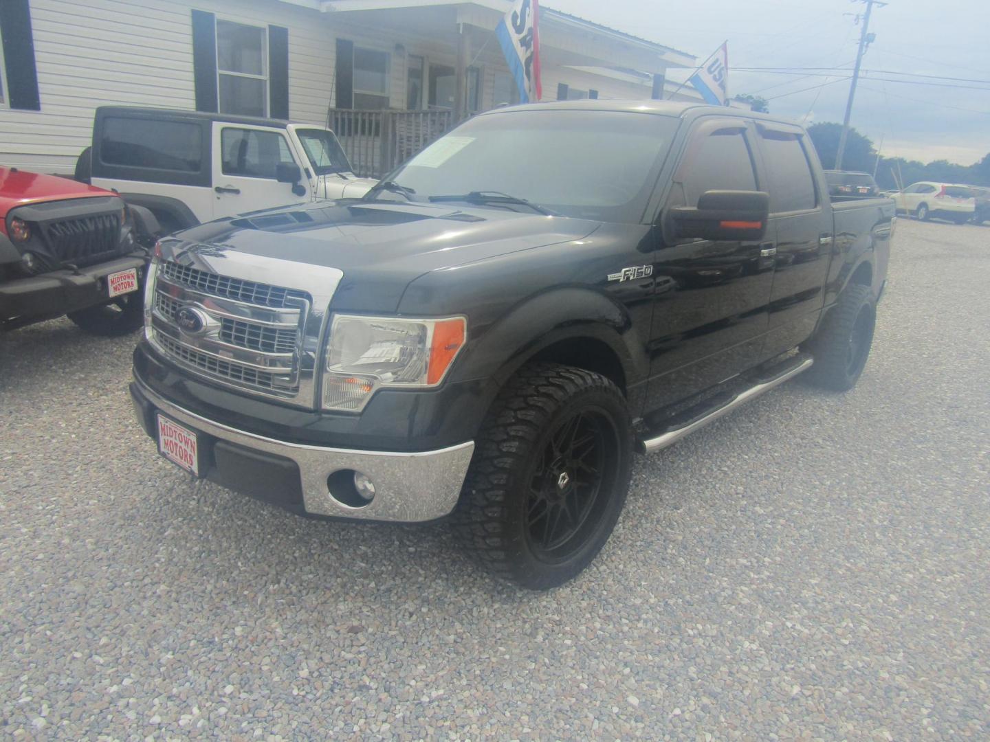 2014 DK GREEN Ford F-150 FX2 SuperCrew 5.5-ft. Bed 2WD (1FTFW1CFXEF) with an 5.0L V8 engine, Automatic transmission, located at 15016 S Hwy 231, Midland City, AL, 36350, (334) 983-3001, 31.306210, -85.495277 - Photo#2