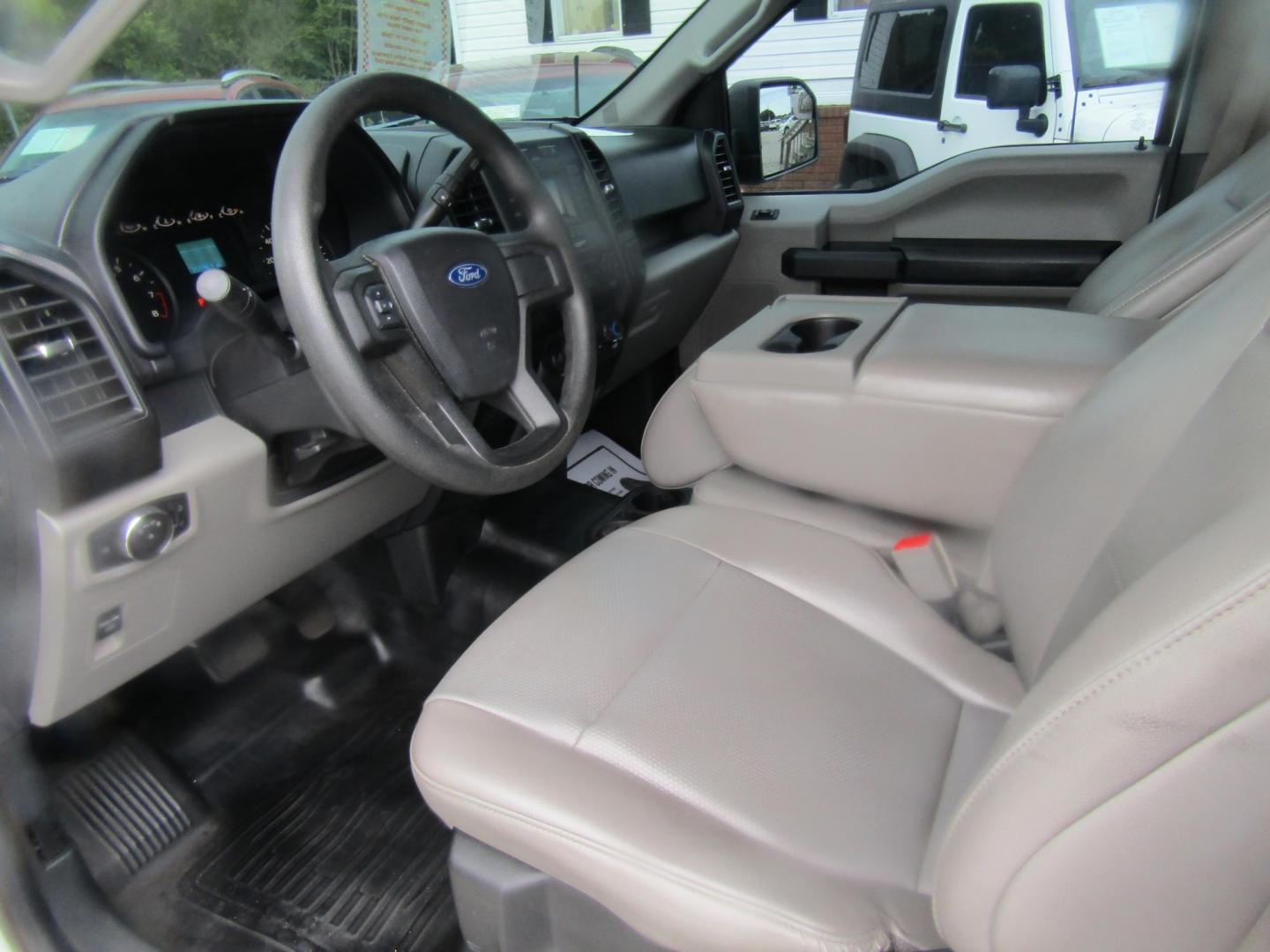 2018 White Ford F-150 King-Ranch SuperCrew 5.5-ft. 2WD (1FTEW1CB3JK) with an 3.3L V6 DOHC 24V engine, Automatic transmission, located at 15016 S Hwy 231, Midland City, AL, 36350, (334) 983-3001, 31.306210, -85.495277 - Photo#3