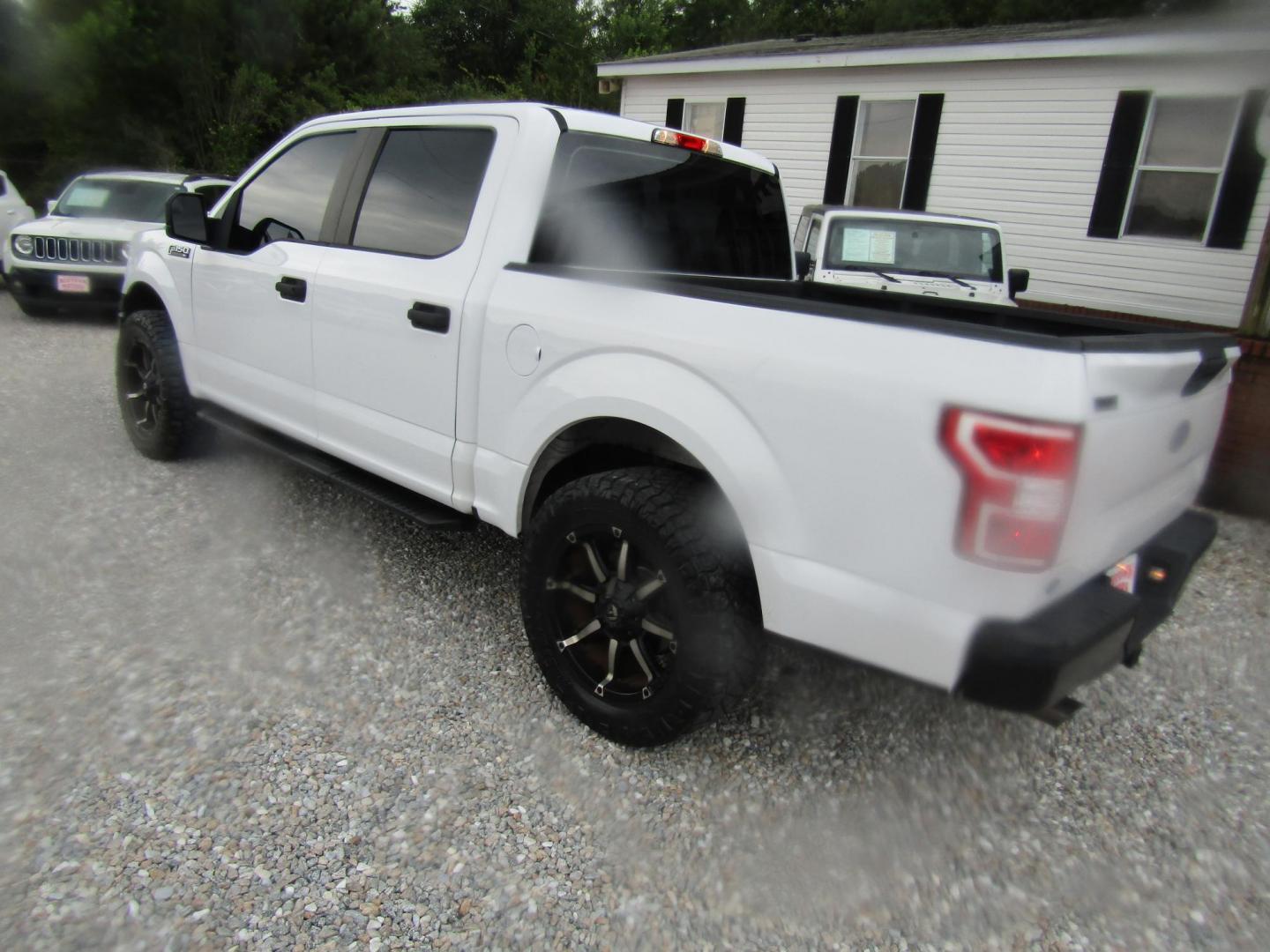 2018 White Ford F-150 King-Ranch SuperCrew 5.5-ft. 2WD (1FTEW1CB3JK) with an 3.3L V6 DOHC 24V engine, Automatic transmission, located at 15016 S Hwy 231, Midland City, AL, 36350, (334) 983-3001, 31.306210, -85.495277 - Photo#5