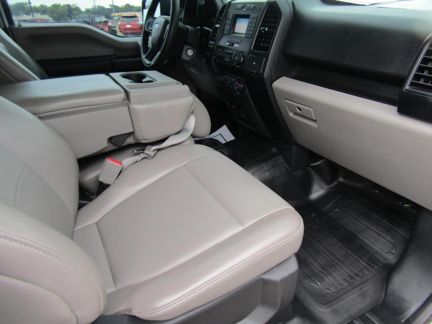 2018 White Ford F-150 King-Ranch SuperCrew 5.5-ft. 2WD (1FTEW1CB3JK) with an 3.3L V6 DOHC 24V engine, Automatic transmission, located at 15016 S Hwy 231, Midland City, AL, 36350, (334) 983-3001, 31.306210, -85.495277 - Photo#8