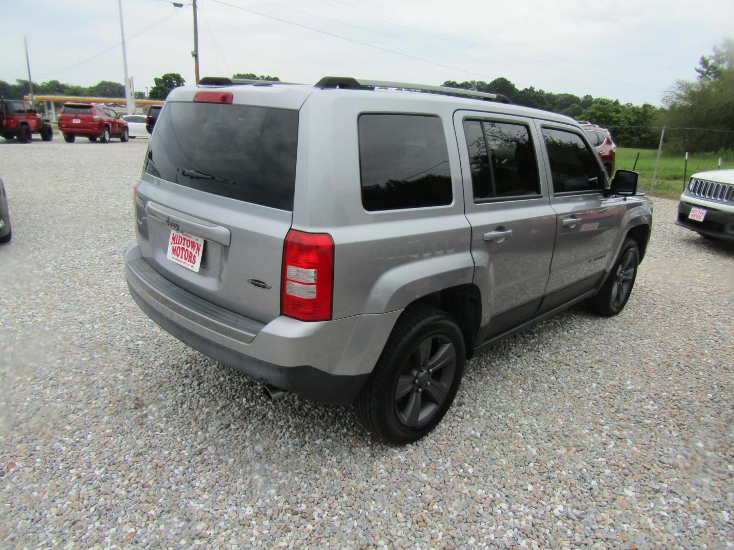 2016 Silver Jeep Patriot Sport 2WD (1C4NJPBA7GD) with an 2.0L L4 DOHC 16V engine, Automatic transmission, located at 15016 S Hwy 231, Midland City, AL, 36350, (334) 983-3001, 31.306210, -85.495277 - Photo#7