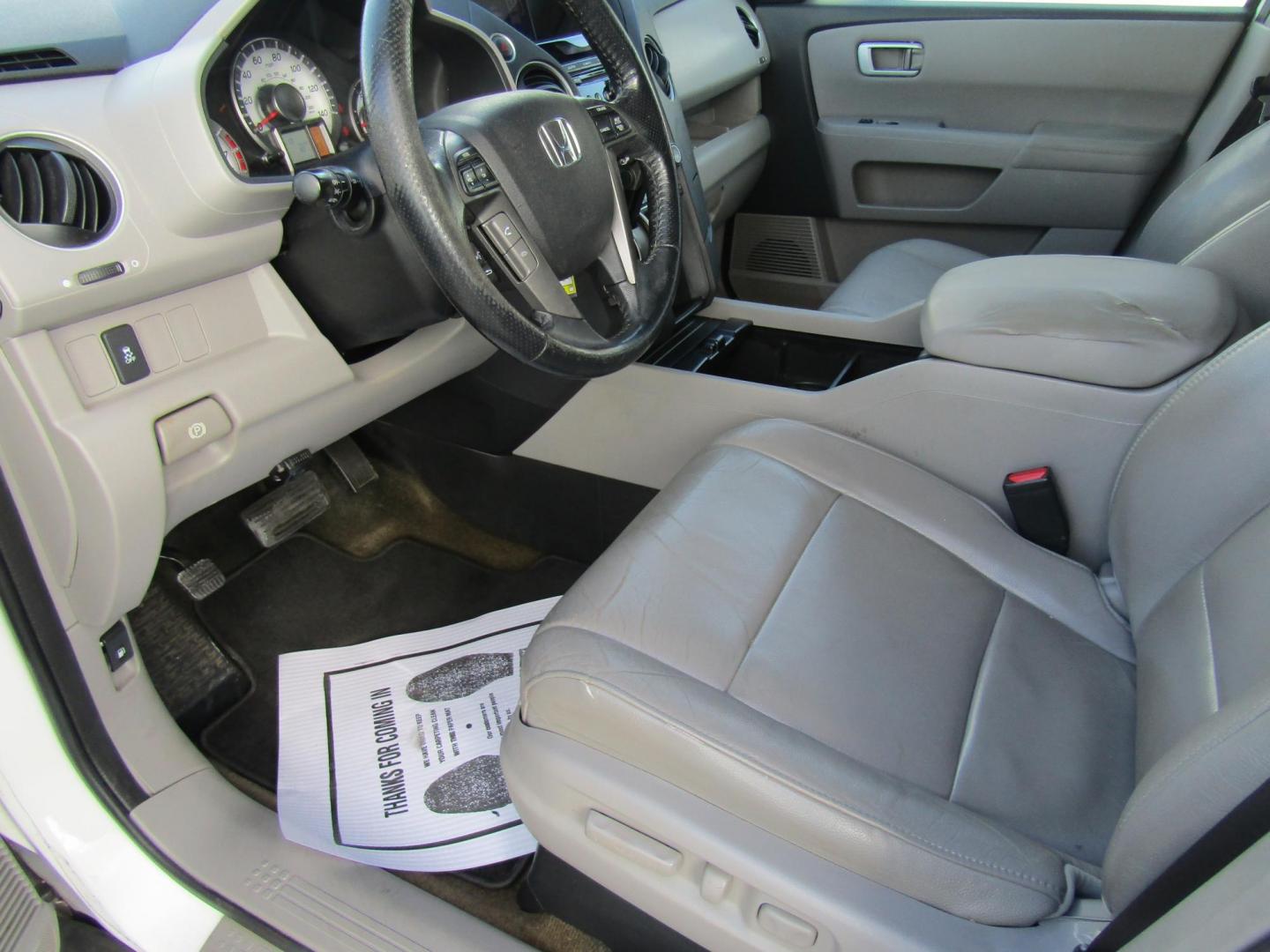 2015 White Honda Pilot EX-L 2WD 5-Spd AT (5FNYF3H53FB) with an 3.5L V6 SOHC 24V engine, Automatic transmission, located at 15016 S Hwy 231, Midland City, AL, 36350, (334) 983-3001, 31.306210, -85.495277 - Photo#3