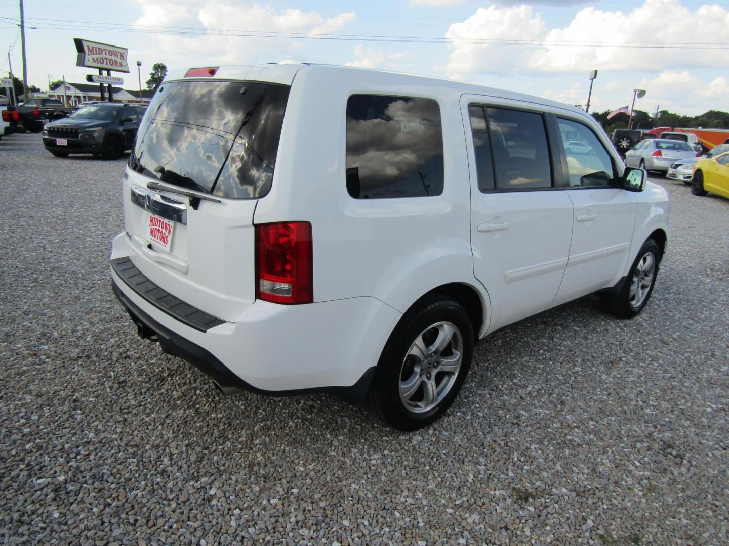 2015 White Honda Pilot EX-L 2WD 5-Spd AT (5FNYF3H53FB) with an 3.5L V6 SOHC 24V engine, Automatic transmission, located at 15016 S Hwy 231, Midland City, AL, 36350, (334) 983-3001, 31.306210, -85.495277 - Photo#7