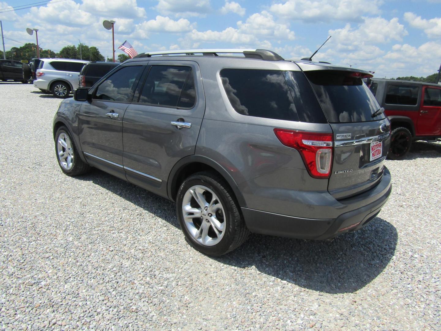 2014 Gray Ford Explorer Limited FWD (1FM5K7F85EG) with an 3.5L V6 DOHC 24V engine, Automatic transmission, located at 15016 S Hwy 231, Midland City, AL, 36350, (334) 983-3001, 31.306210, -85.495277 - Photo#3
