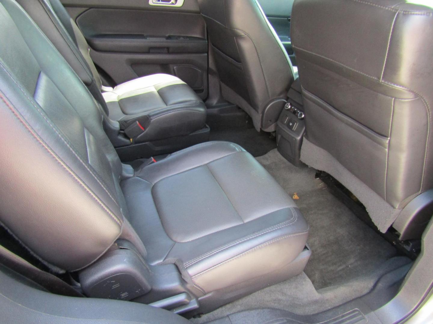 2014 Gray Ford Explorer Limited FWD (1FM5K7F85EG) with an 3.5L V6 DOHC 24V engine, Automatic transmission, located at 15016 S Hwy 231, Midland City, AL, 36350, (334) 983-3001, 31.306210, -85.495277 - Photo#6