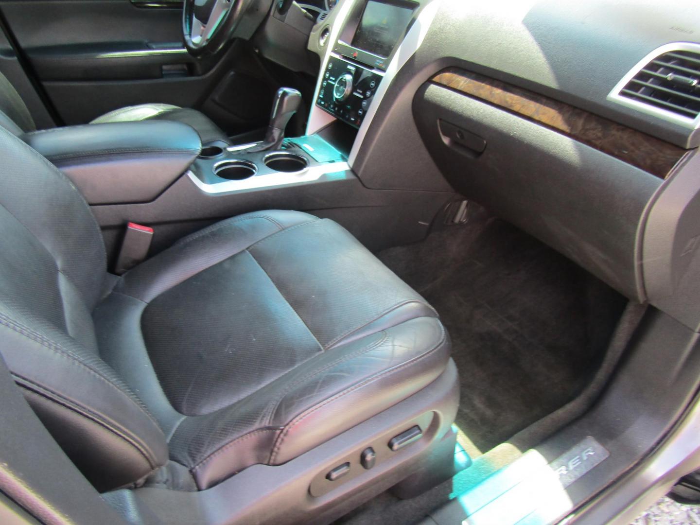 2014 Gray Ford Explorer Limited FWD (1FM5K7F85EG) with an 3.5L V6 DOHC 24V engine, Automatic transmission, located at 15016 S Hwy 231, Midland City, AL, 36350, (334) 983-3001, 31.306210, -85.495277 - Photo#7
