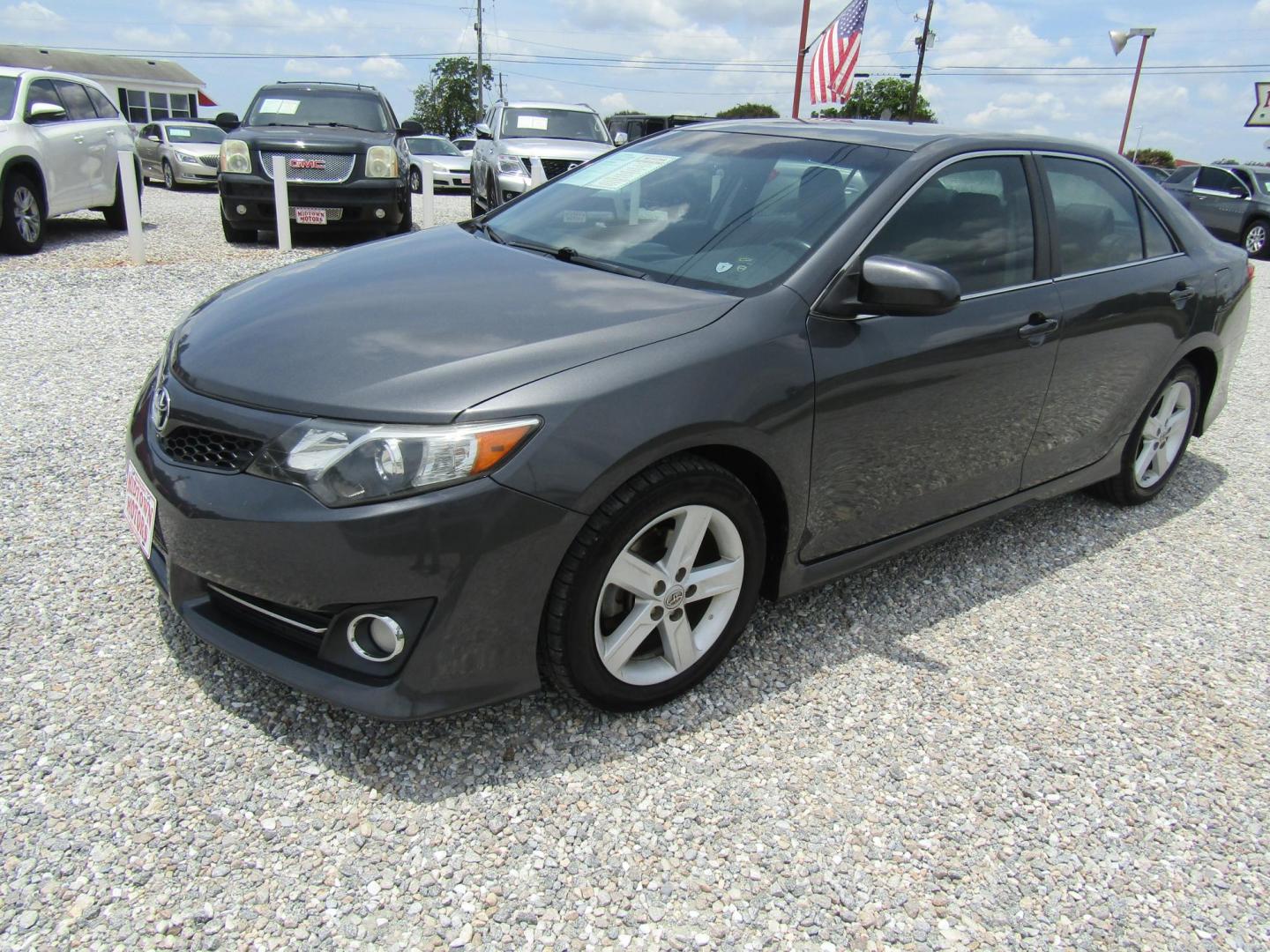 2012 Gray Toyota Camry SE (4T1BF1FK6CU) with an 2.5L L4 DOHC 16V engine, Automatic transmission, located at 15016 S Hwy 231, Midland City, AL, 36350, (334) 983-3001, 31.306210, -85.495277 - Photo#2