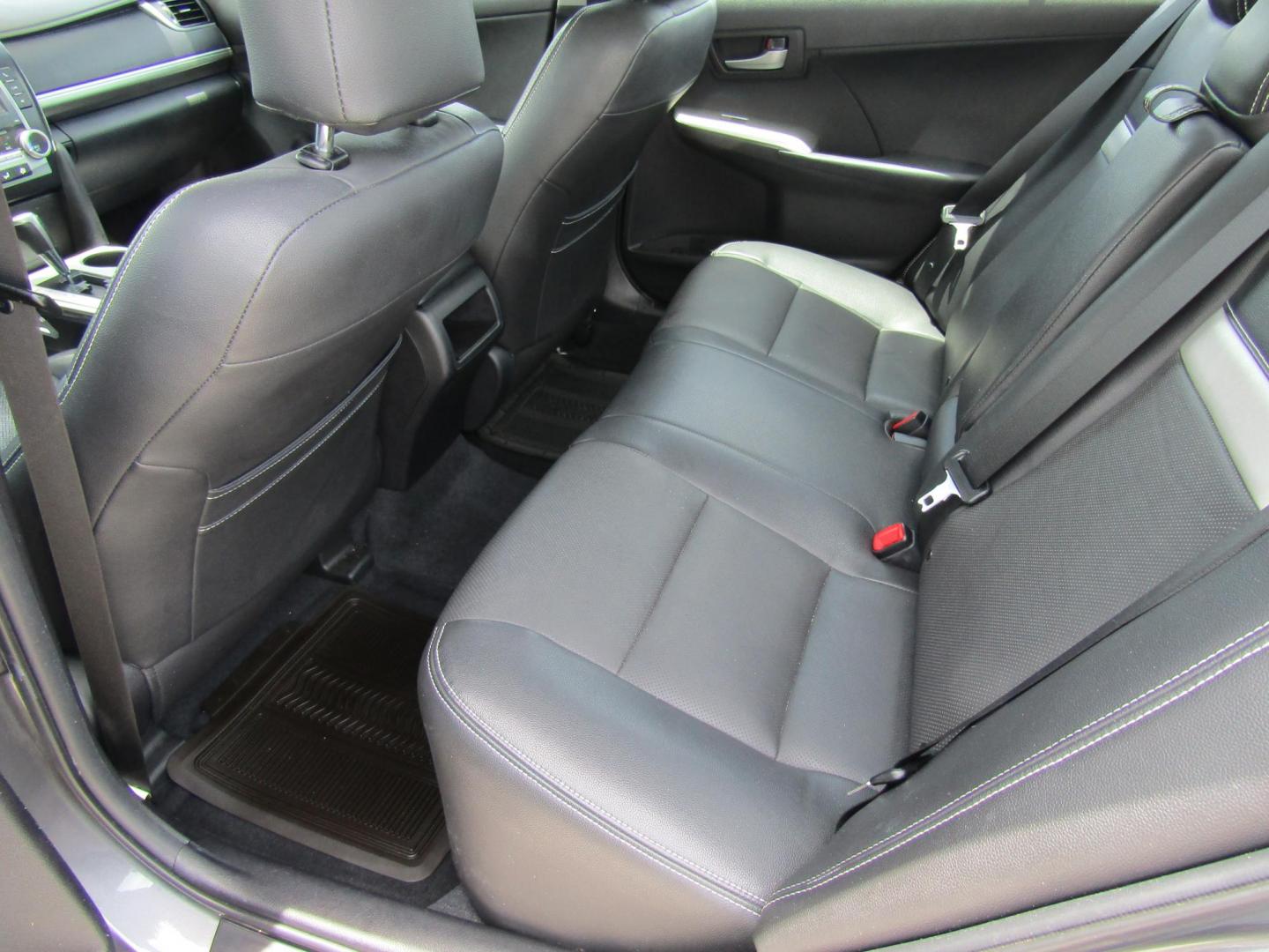 2012 Gray Toyota Camry SE (4T1BF1FK6CU) with an 2.5L L4 DOHC 16V engine, Automatic transmission, located at 15016 S Hwy 231, Midland City, AL, 36350, (334) 983-3001, 31.306210, -85.495277 - Photo#4