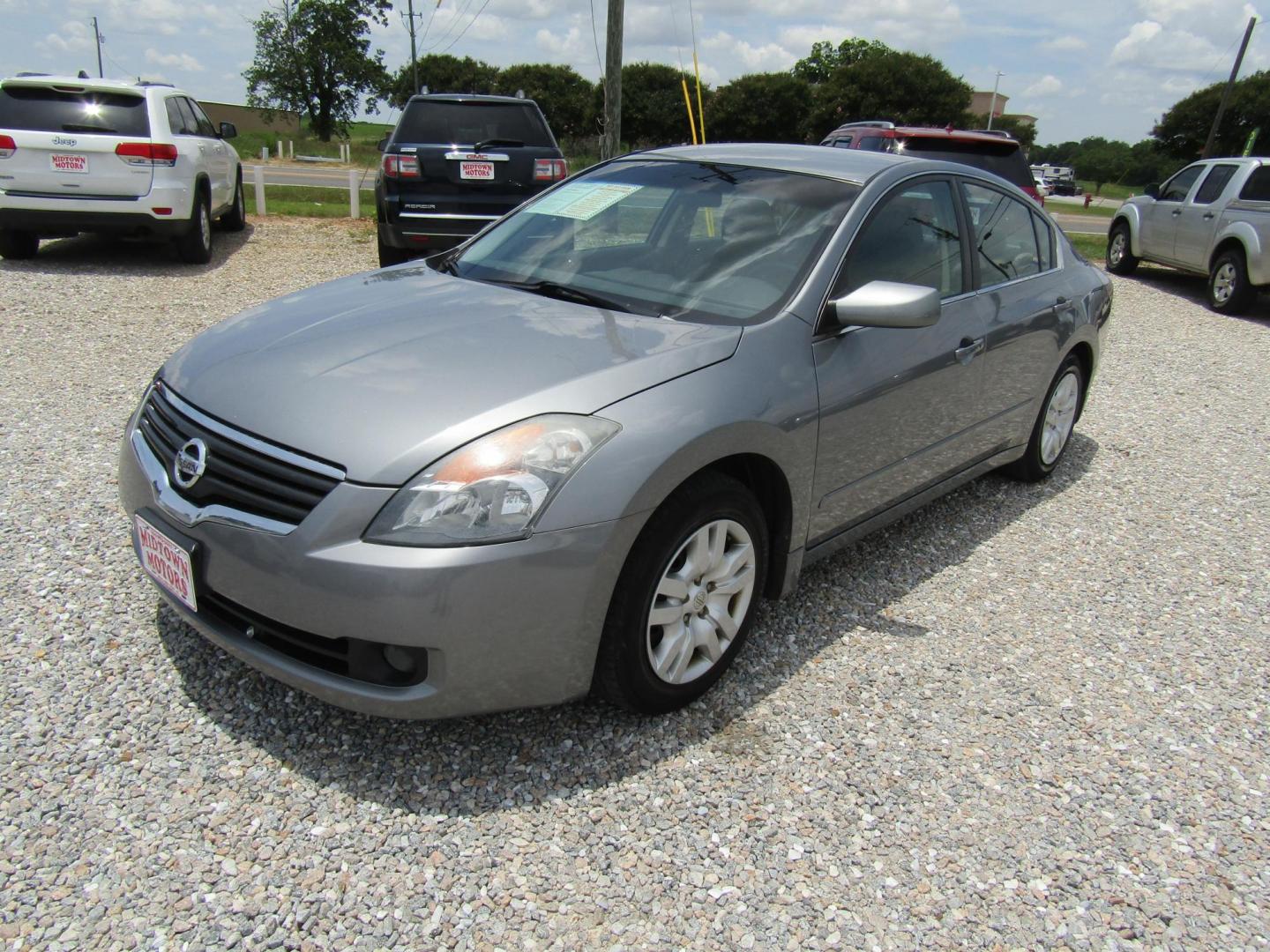 2009 Gray Nissan Altima 2.5 (1N4AL21E89C) with an 2.5L L4 DOHC 16V engine, Automatic transmission, located at 15016 S Hwy 231, Midland City, AL, 36350, (334) 983-3001, 31.306210, -85.495277 - Photo#1