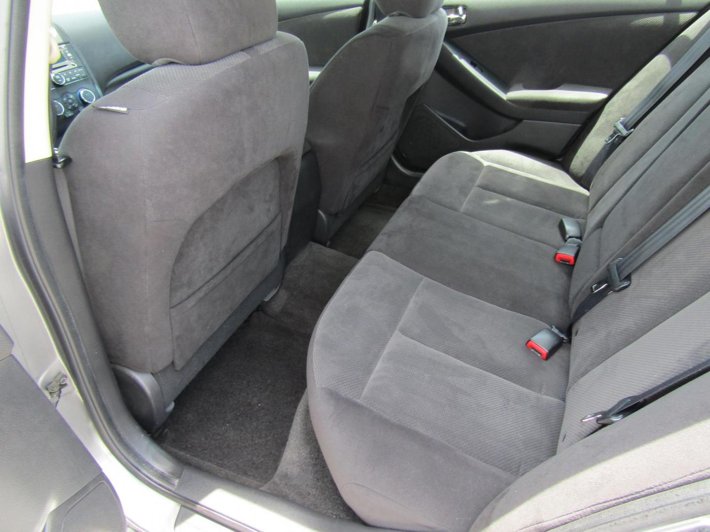 2009 Gray Nissan Altima 2.5 (1N4AL21E89C) with an 2.5L L4 DOHC 16V engine, Automatic transmission, located at 15016 S Hwy 231, Midland City, AL, 36350, (334) 983-3001, 31.306210, -85.495277 - Photo#3