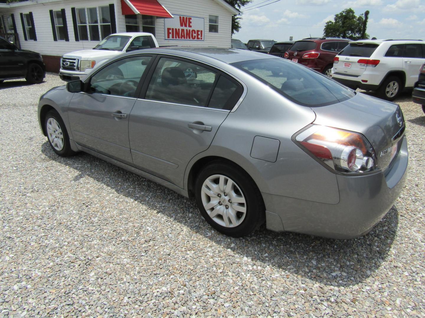 2009 Gray Nissan Altima 2.5 (1N4AL21E89C) with an 2.5L L4 DOHC 16V engine, Automatic transmission, located at 15016 S Hwy 231, Midland City, AL, 36350, (334) 983-3001, 31.306210, -85.495277 - Photo#4